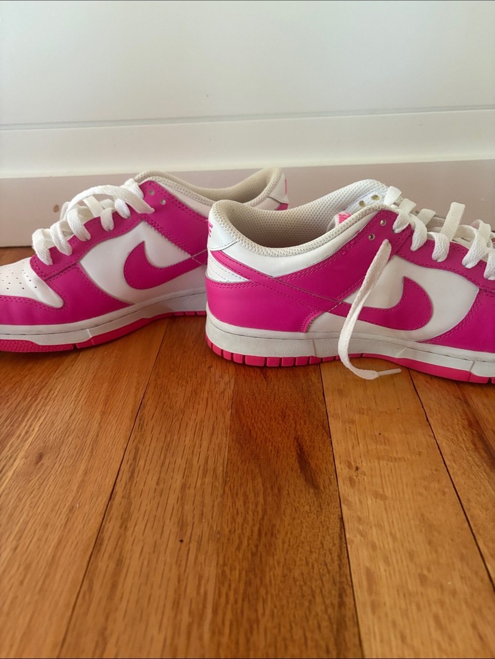Nike Low-Top Sneakers in White and Hot Pink - Picture 3 of 4